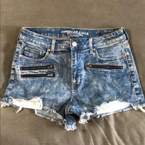 American Eagle distressed zipper short
